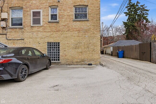 Building Photo - 7318 N Honore St