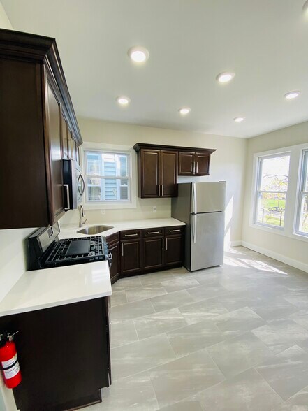 Building Photo - 534 S 20th St