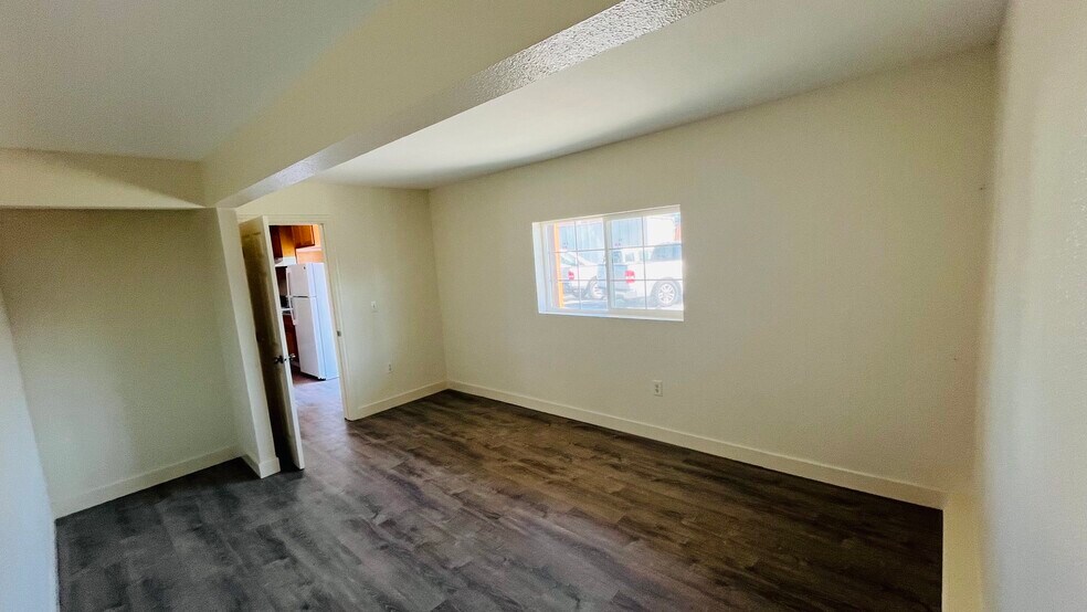 room 1 - 1298 Shortridge Ave