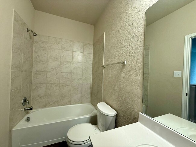 Building Photo - 10534 Green Rock Dr