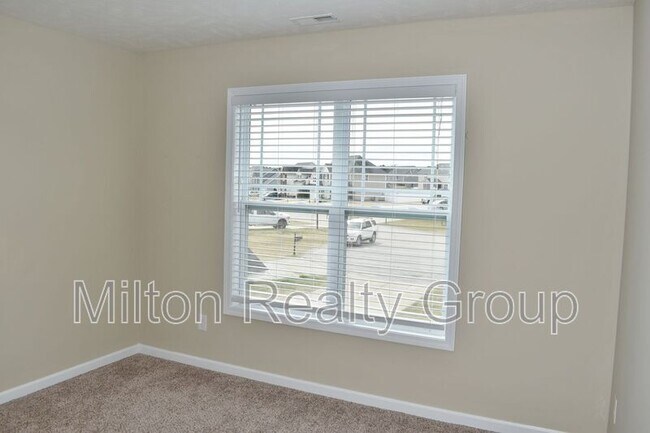 Building Photo - 38 Hanson Ct