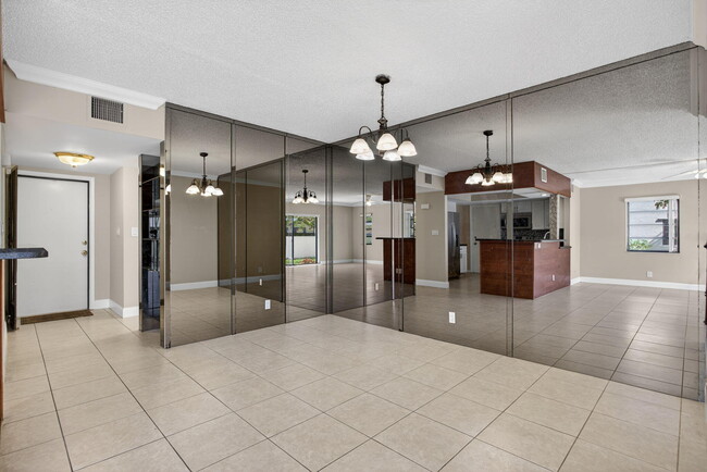 Building Photo - 1780 NE 39th Ct