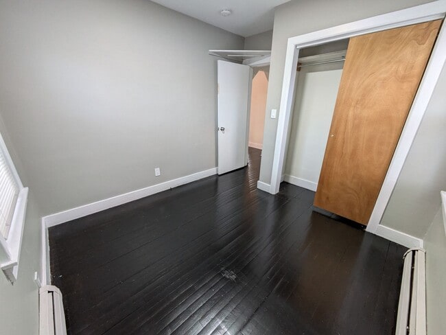 Building Photo - Charming Bungalow in Amazing Location