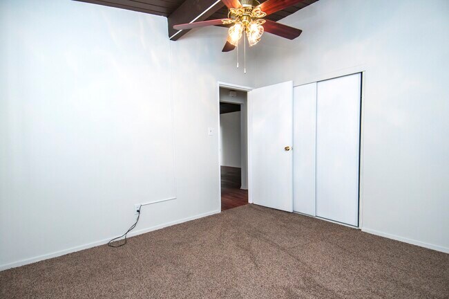 Building Photo - 72458 Sunnyslope Dr