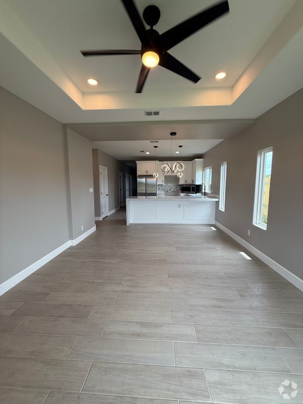 Building Photo - 3211 Villa Rosa Dr