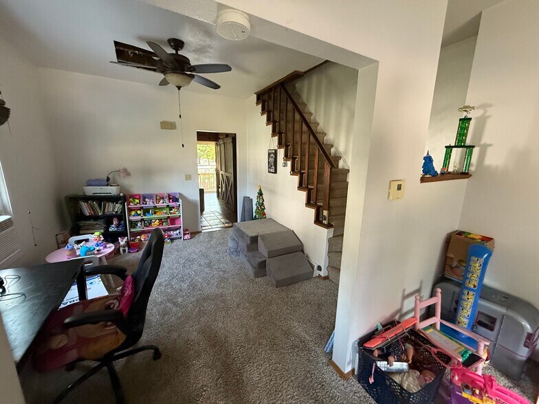 Primary Photo - 207 Amory St