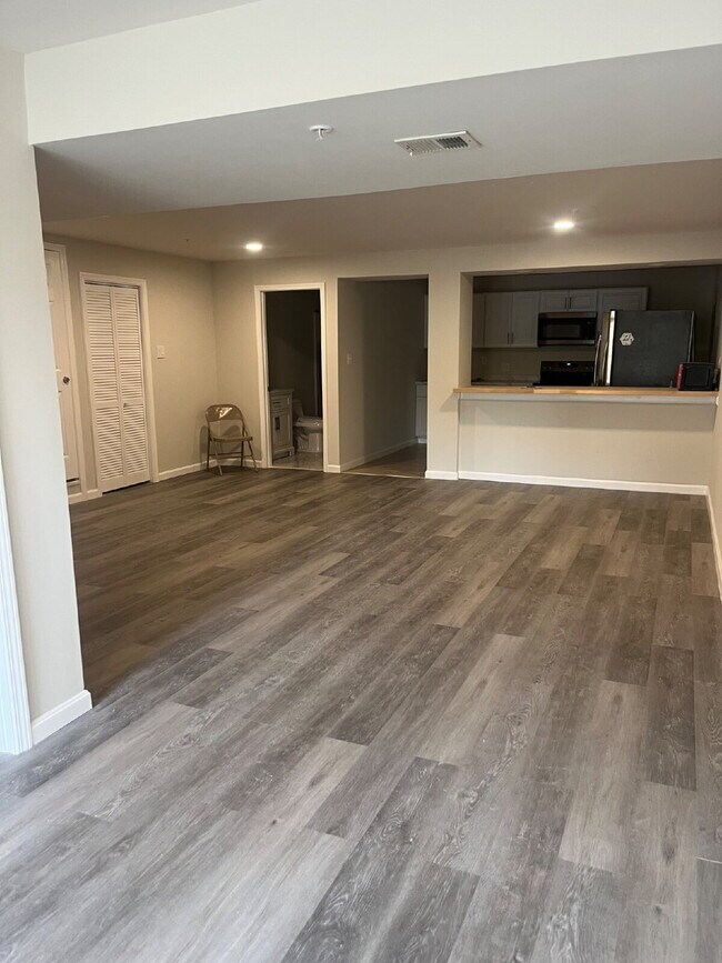 Building Photo - ALL UTILITIES INCLUDED!!