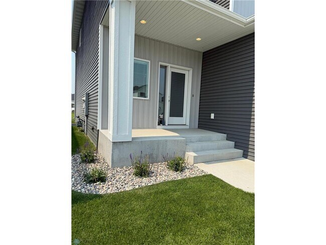 Building Photo - 5480 Lori Ln W