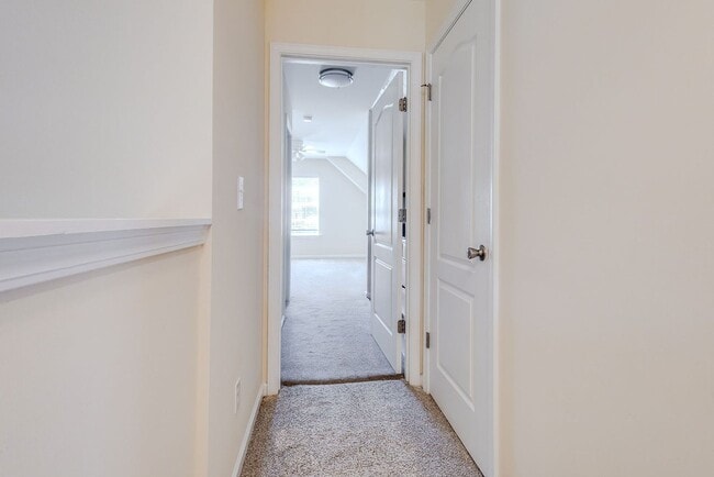 Building Photo - Unique 4BR Home with Private Upstairs Suite & Kitchenette in Georgetown