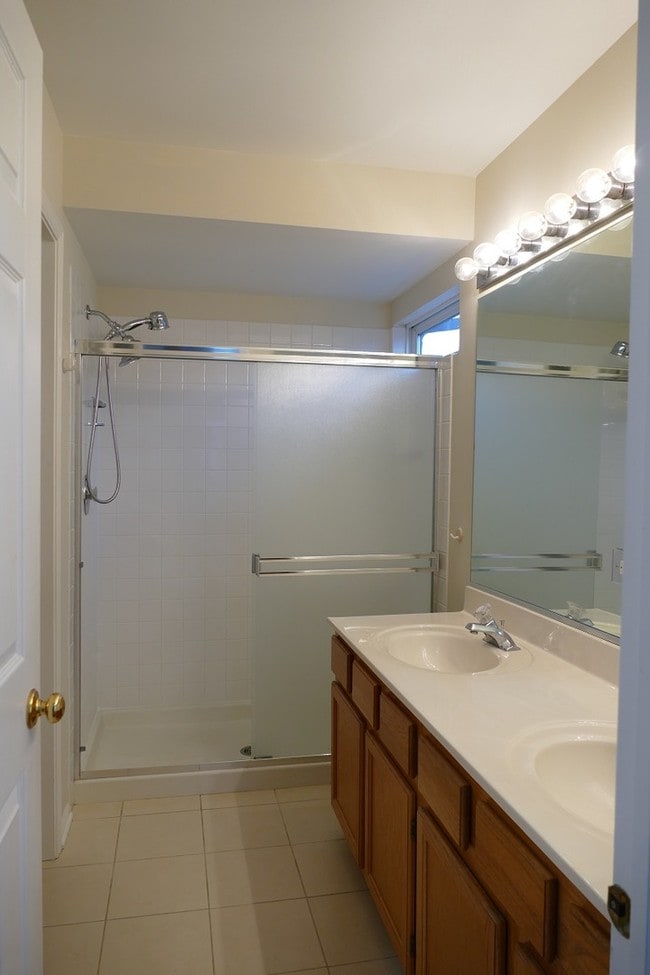 Building Photo - 2052 Spice Cir