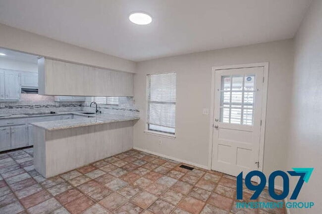 Building Photo - Charming Brick Home with Large Backyard in OKC! - Move In Now & Get 50% Off Your First Month's Rent!