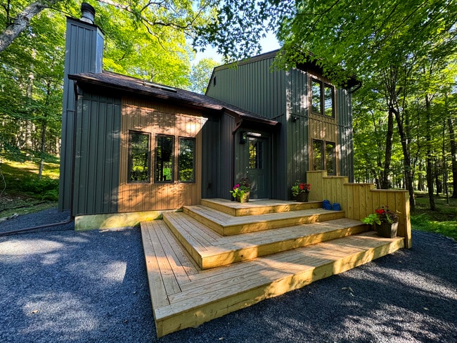 Building Photo - 246 Otter Ln