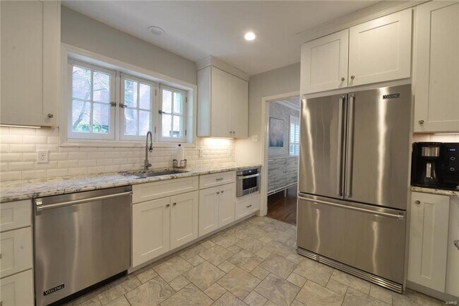 Building Photo - 937 S Bemiston Ave