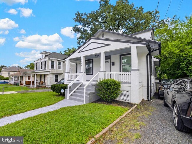 Building Photo - 6008 Addison Rd