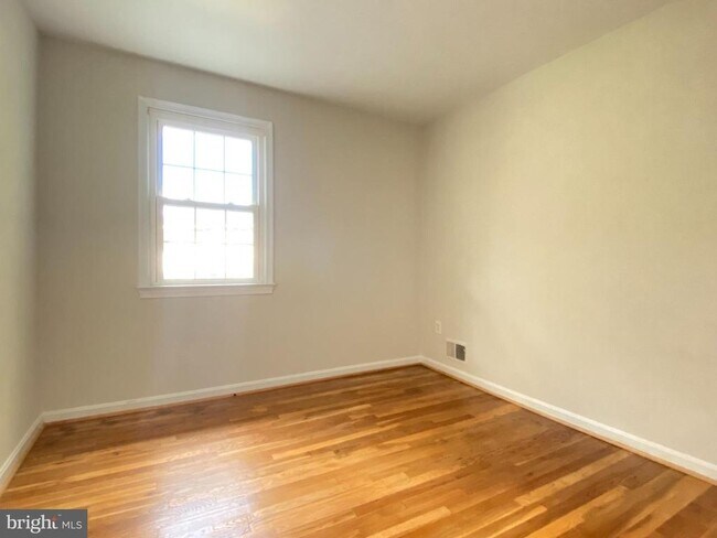 Building Photo - 11509 Parkedge Dr