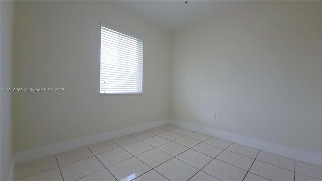 Building Photo - 7410 SW 37th St