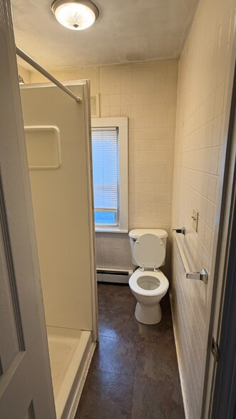 Building Photo - 182 Dexter St