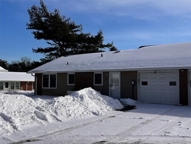 Building Photo - 44 Trent Ct