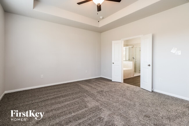 Building Photo - 14715 Country Club Dr