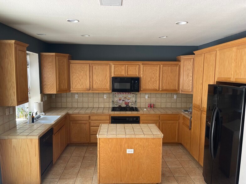 Building Photo - 2624 Yorkshire Dr