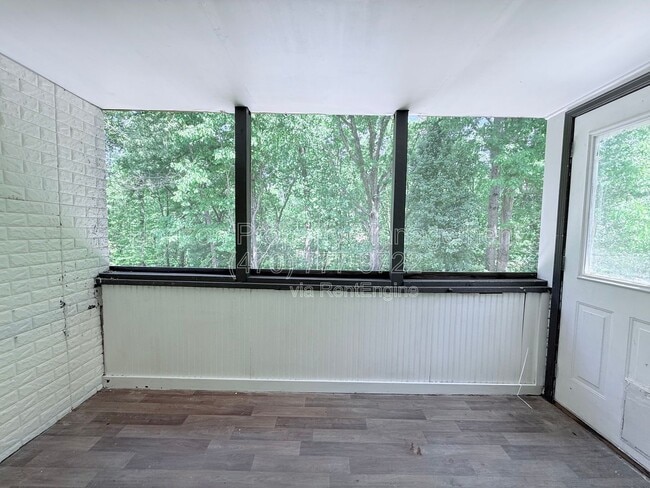 Building Photo - 9170 Horseshoe Bend