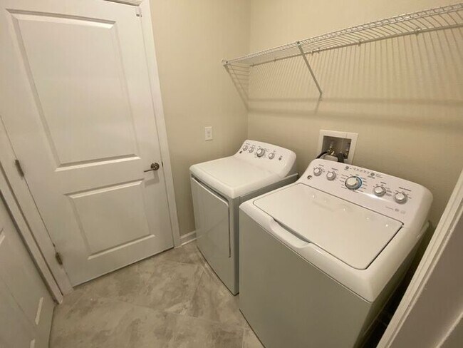 Building Photo - 3 bedroom Champions Gate Villa!