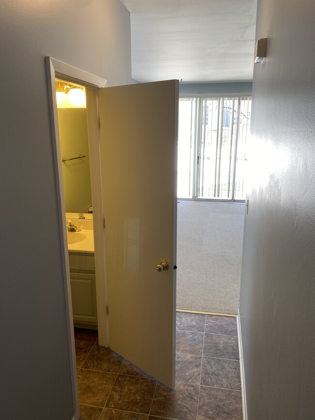 Building Photo - 608 Woodhaven Dr