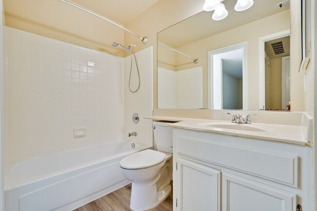 Building Photo - Cute One Bedroom Condo with Central AC and Heat.