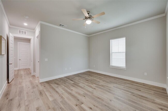 Building Photo - 865 Limmer Loop