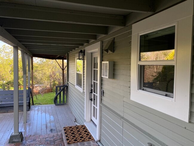 Building Photo - 735 Upland Rd