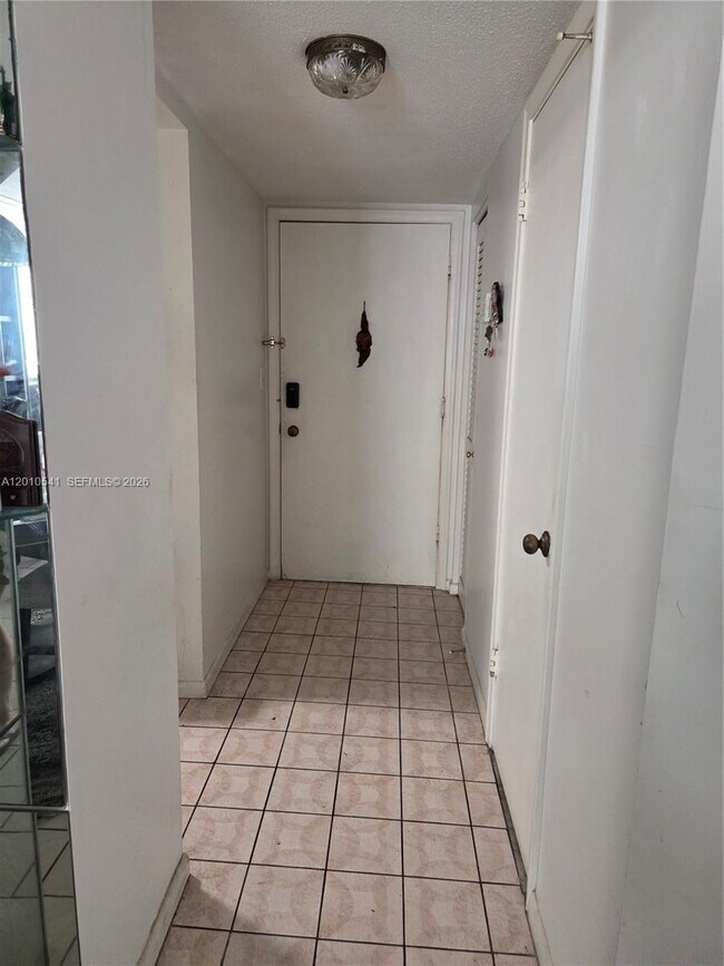 Building Photo - 1817 S Ocean Dr