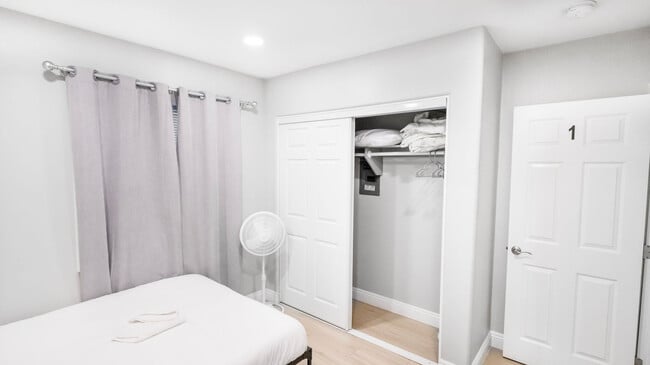 Building Photo - 1059 Gillespie Dr