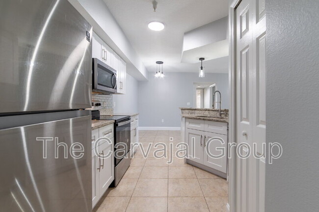 Building Photo - 725 Crest Pines Dr
