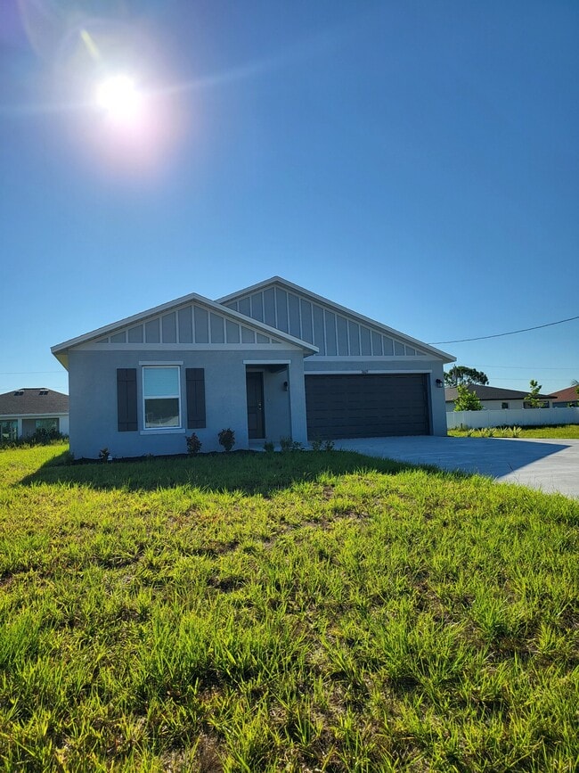 Building Photo - 3609 W Gator Cir