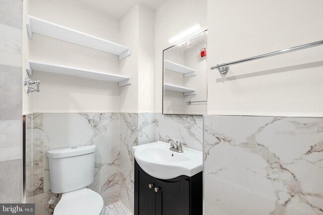 Building Photo - 704 S Washington Square