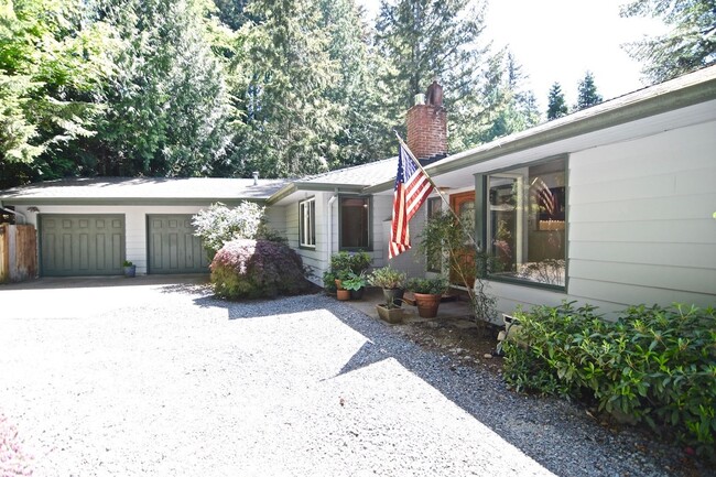 Primary Photo - Lake Forest Park Four Bedroom