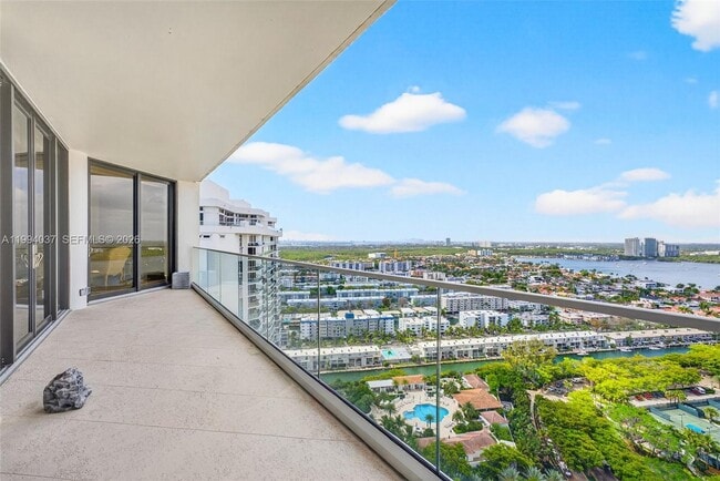 Building Photo - 2800 Island Blvd