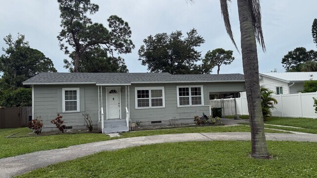 Primary Photo - Annual 2 Bedroom + Den / 2 Bath Home – Sar...