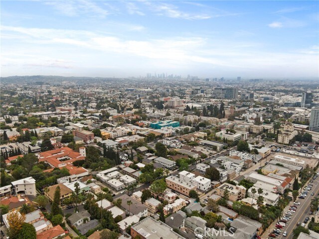 Building Photo - 2027 Vista Del Mar Ave