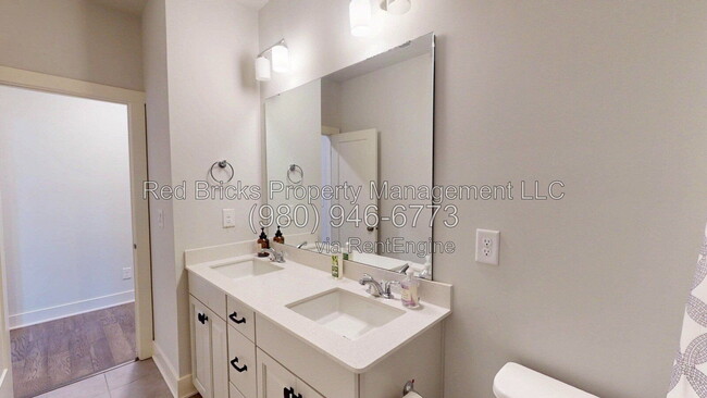 Building Photo - 6129 Alsace Ln