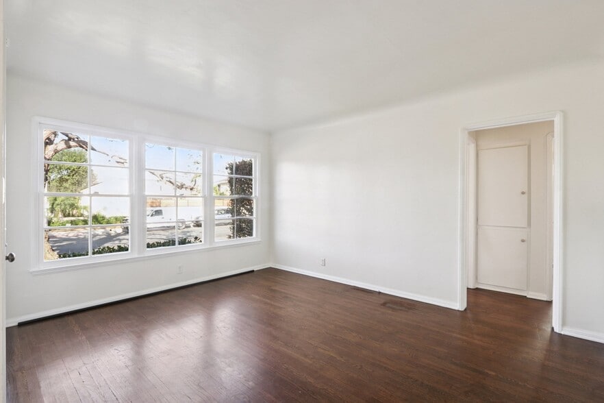 Building Photo - 8426 Alverstone Ave