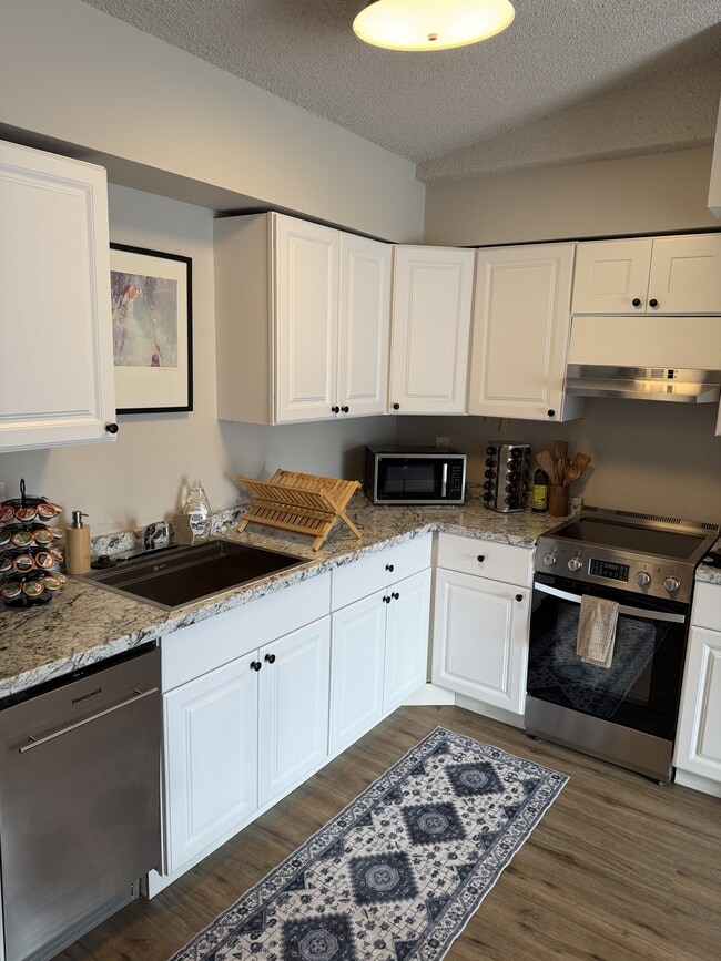 Building Photo - 11044 SW Greenburg Rd