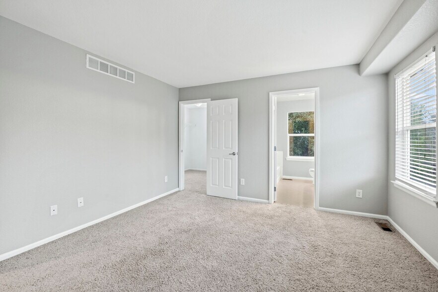 Building Photo - 637 N 48th Ave