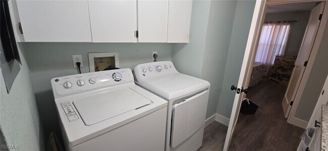 Building Photo - 434 Tudor Dr