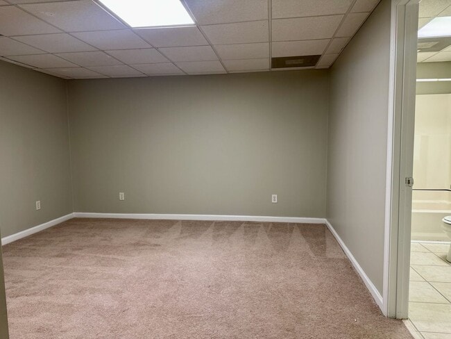 Building Photo - Home Sweet Dallas Home!