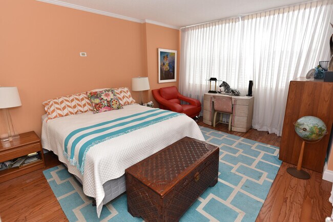 Building Photo - 2600 N Flagler Dr