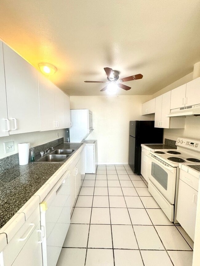 Building Photo - 2589 Hayes Dr