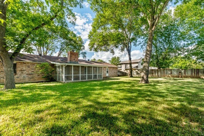 Building Photo - 1376 Poppy Ln