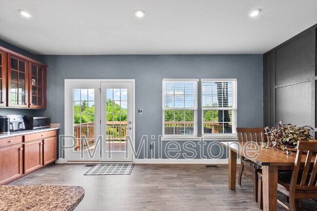 Building Photo - 367 Ontario Dr