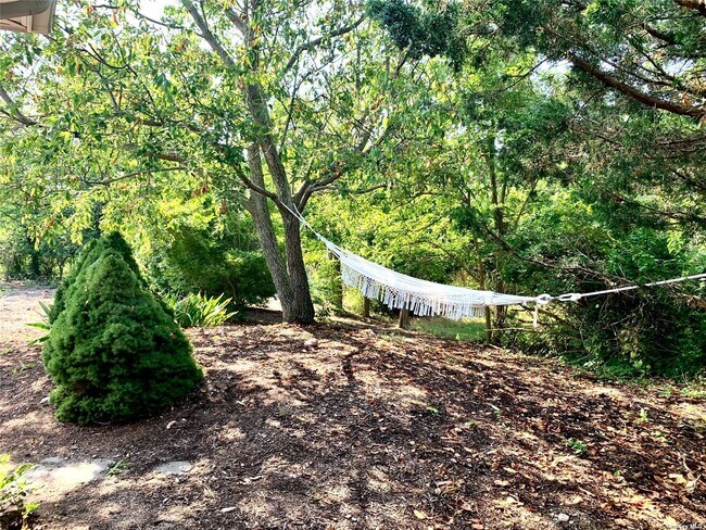 Building Photo - 155 Sound Ave